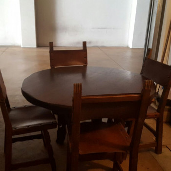 Vendo tavolo rotondo in legno con sedie