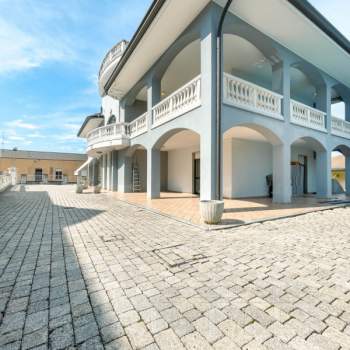 Villa in vendita a Divignano (Novara)