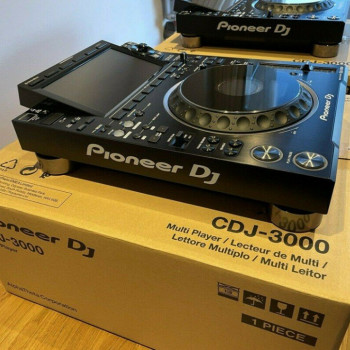 Pioneer CDJ-3000 Multi-Player / Pioneer DJM-A9 DJ Mixer / Pioneer DJ DJM-V10-LF 