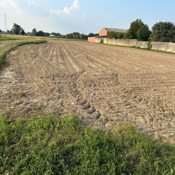 PIAZZA VECCHIA Terreno edificabile avente una superficie di circa 4.230mq