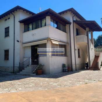 Villa in vendita a Lonato del Garda (Brescia)