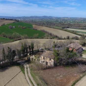 Rustico in vendita a San Costanzo (Pesaro e Urbino)