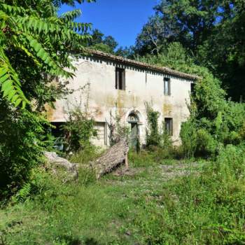 Rustico in vendita a San Costanzo (Pesaro e Urbino)