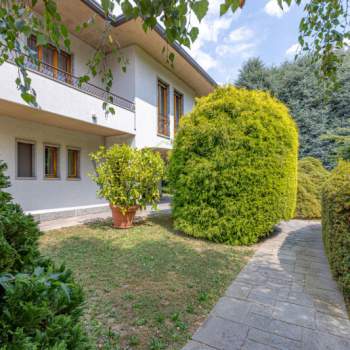 Villa in vendita a Albese con Cassano (Como)