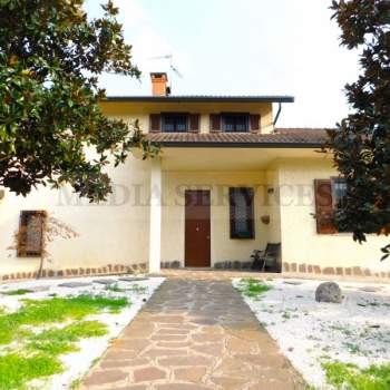 Villa in vendita a Gropello Cairoli (Pavia)