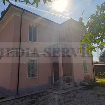 Villa in vendita a Garlasco (Pavia)