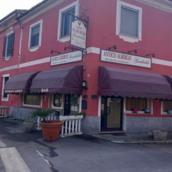 Hotel - albergo in vendita a Sannazzaro de' Burgondi (Pavia)