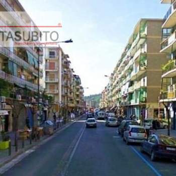 Attivita commerciale in affitto a Napoli (Napoli)