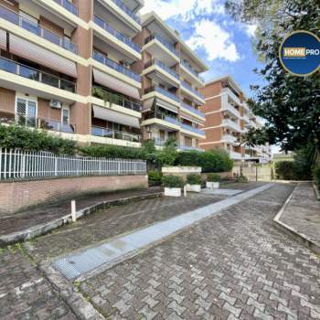 Magazzino in vendita a Roma (Roma)