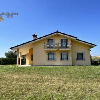 Villa in vendita a Bussolengo (Verona)