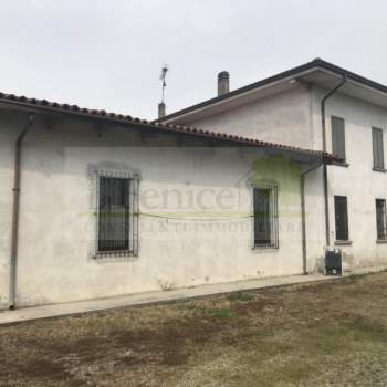 Villa in vendita a Rodigo (Mantova)