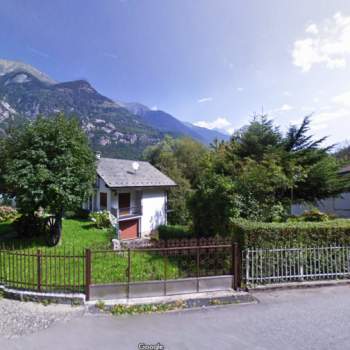 Villa in vendita a Villa di Chiavenna (Sondrio)