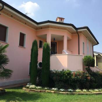 Villa in vendita a Suzzara (Mantova)