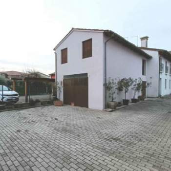 Garage in vendita a Castello di Godego (Treviso)