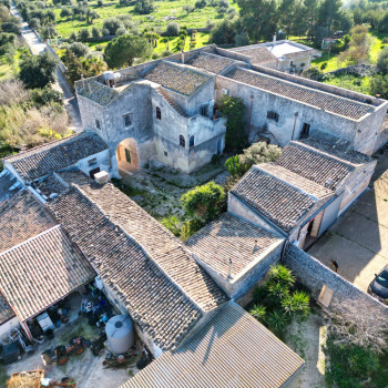 Modica, immergiti nel fascino di un cascina del 700