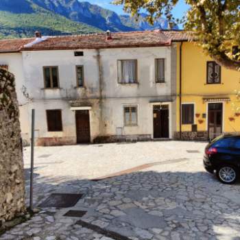 Palazzo in vendita a Sicignano degli Alburni (Salerno)