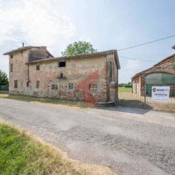 Rustico in vendita a Sant'Ilario d'Enza (Reggio nell'Emilia)