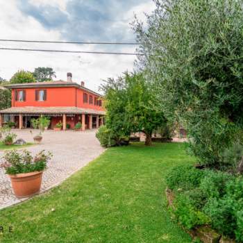 Bed and breakfast in vendita a Castel San Pietro Terme (Bologna)