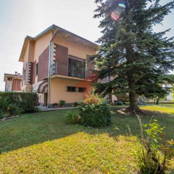 Villa in vendita a Soragna (Parma)