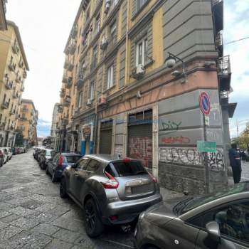 Negozio in affitto a Napoli (Napoli)