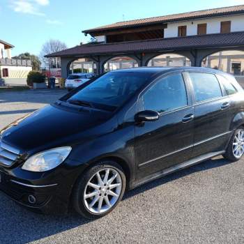 MERCEDES-BENZ B 200