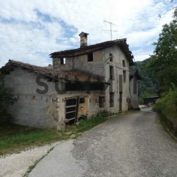 Rustico in vendita a Valli del Pasubio (Vicenza)