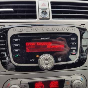 Autoradio FORD KUGA  del 2010