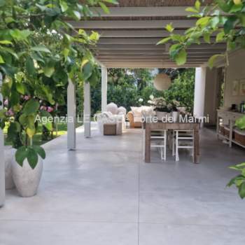 Villa in vendita a Forte dei Marmi (Lucca)