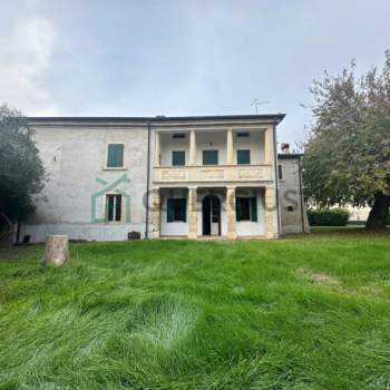 Villa in vendita a Caldiero (Verona)