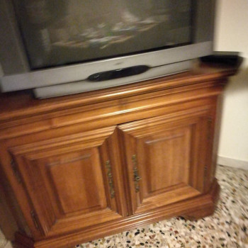 Vendo angolare in legno massiccio 