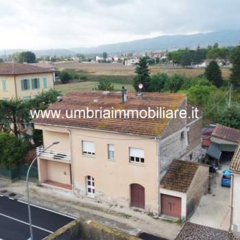 Casa singola in vendita a Cannara (Perugia)